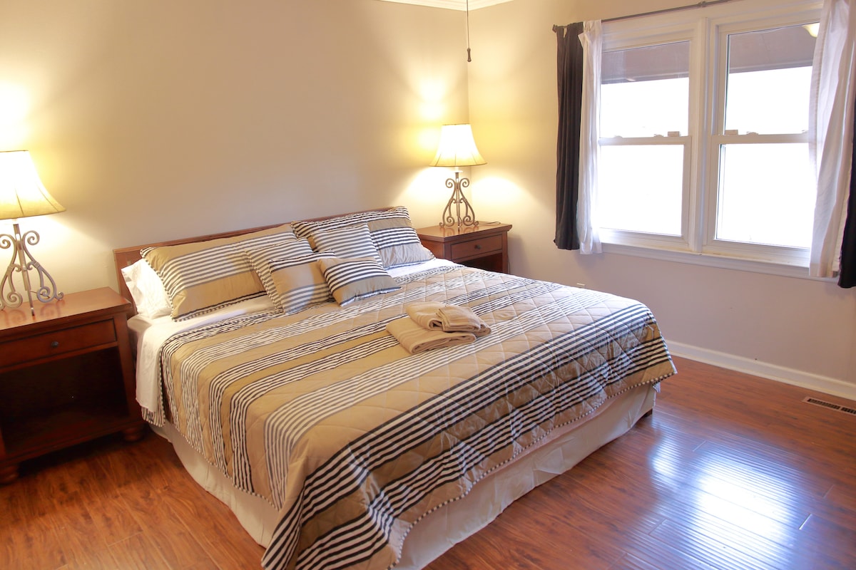 Kitanda aina ya King, Ghorofa ya 1