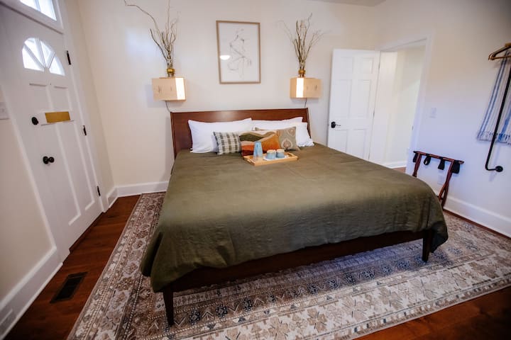 German Village Gem: Cozy Luxury & Hot Tub Haven gallery image 2