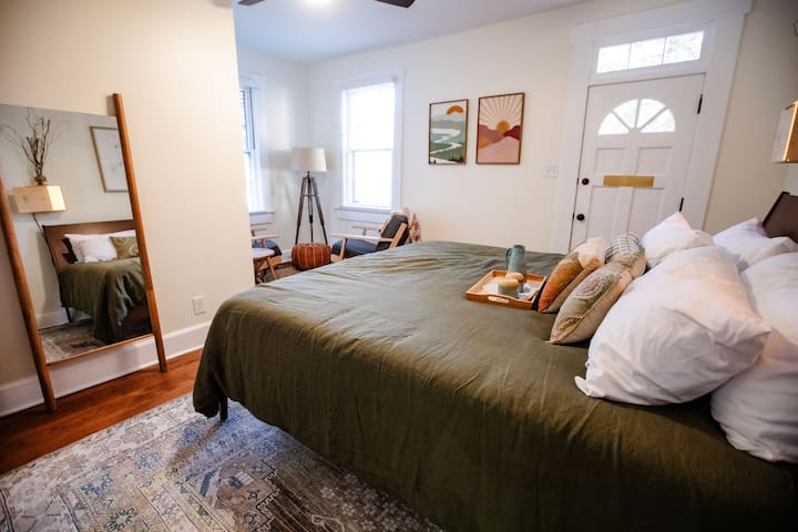 German Village Gem: Cozy Luxury & Hot Tub Haven gallery image 3