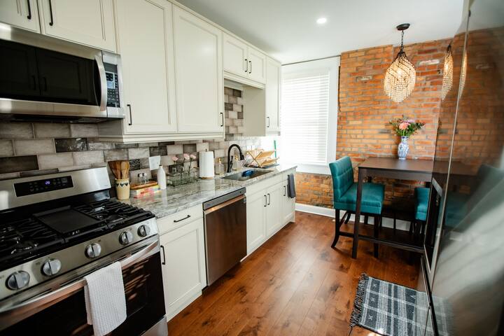 German Village Gem: Cozy Luxury & Hot Tub Haven gallery image 5