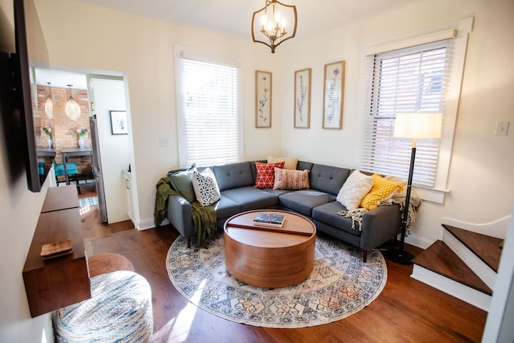 German Village Gem: Cozy Luxury & Hot Tub Haven