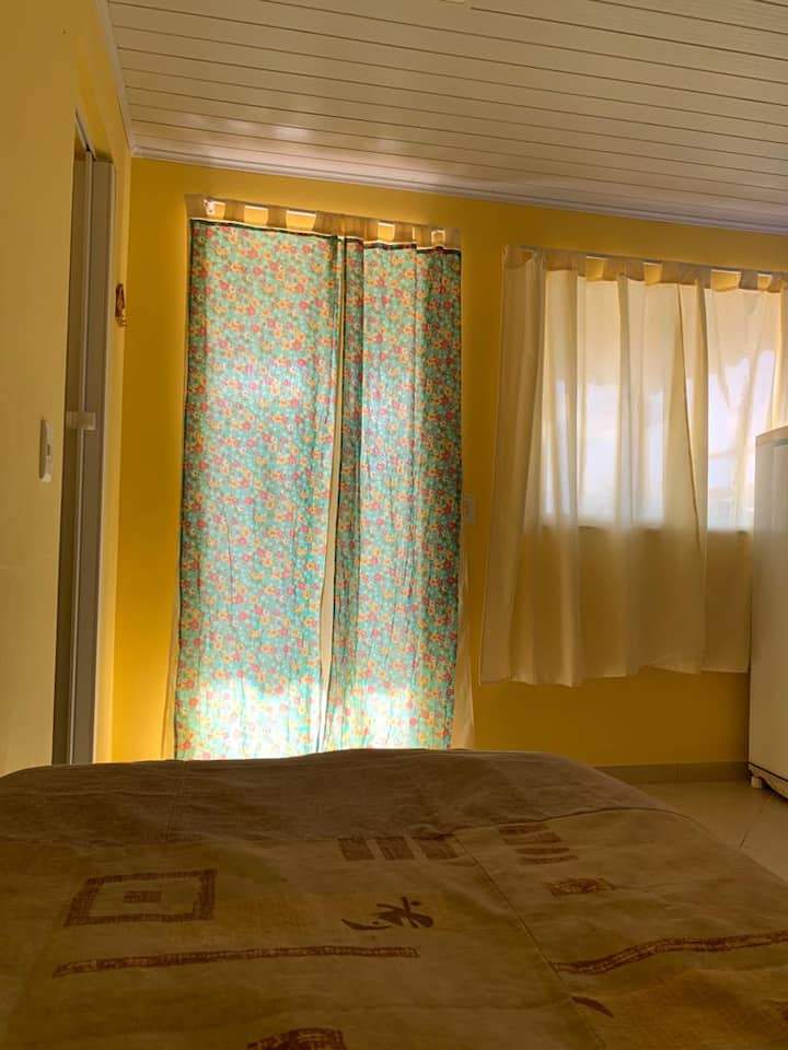 带厨房的小客厅 