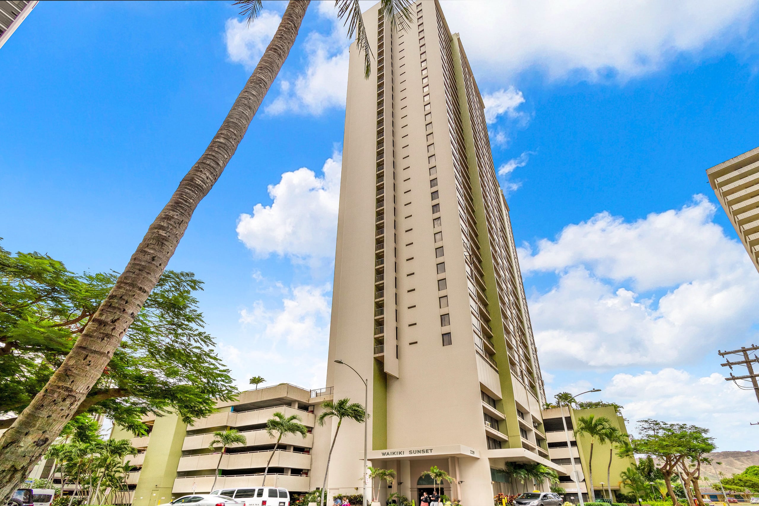 Free Parking • 2 Blocks to Waikiki Beach  - Image 27
