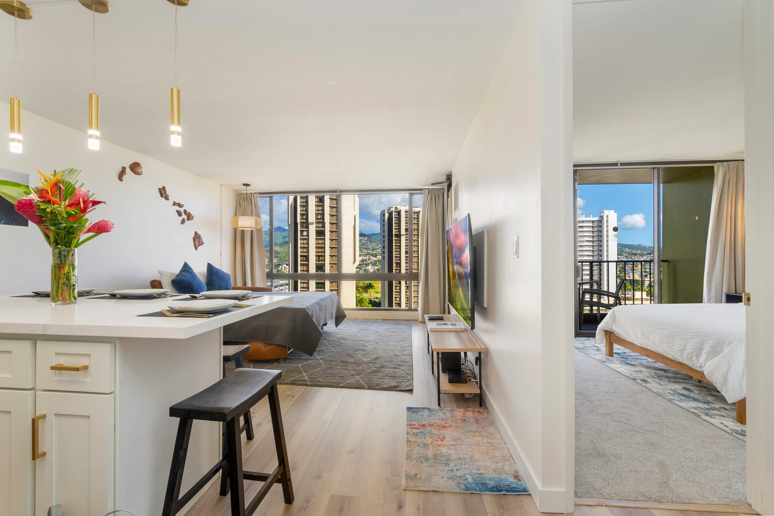 Free Parking • 2 Blocks to Waikiki Beach  - Image 1