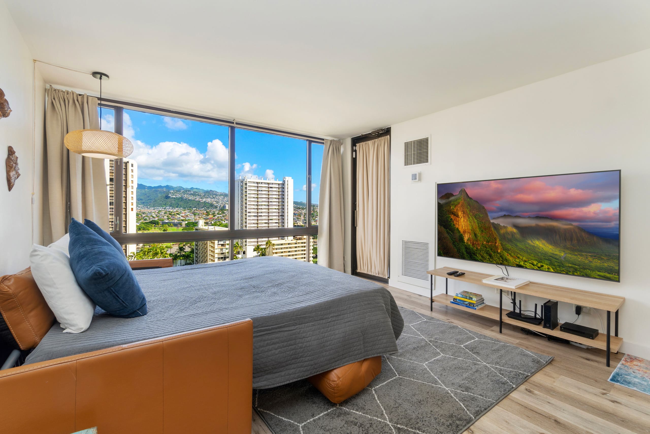 Free Parking • 2 Blocks to Waikiki Beach  - Image 6