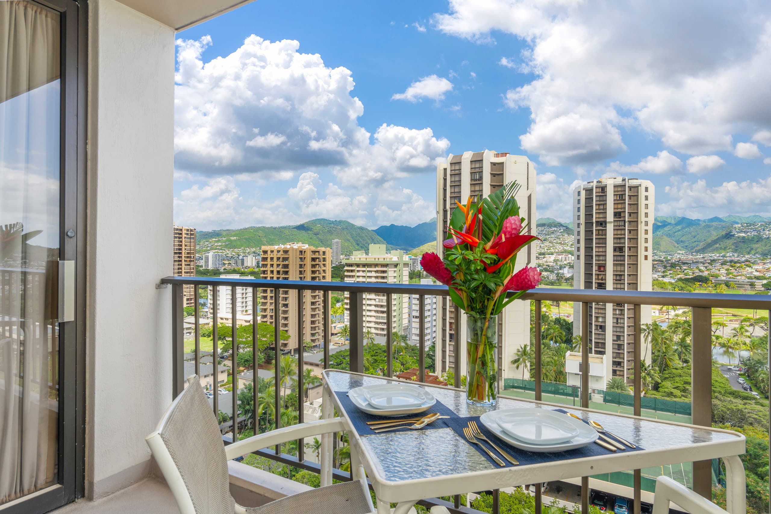 Free Parking • 2 Blocks to Waikiki Beach  - Image 18