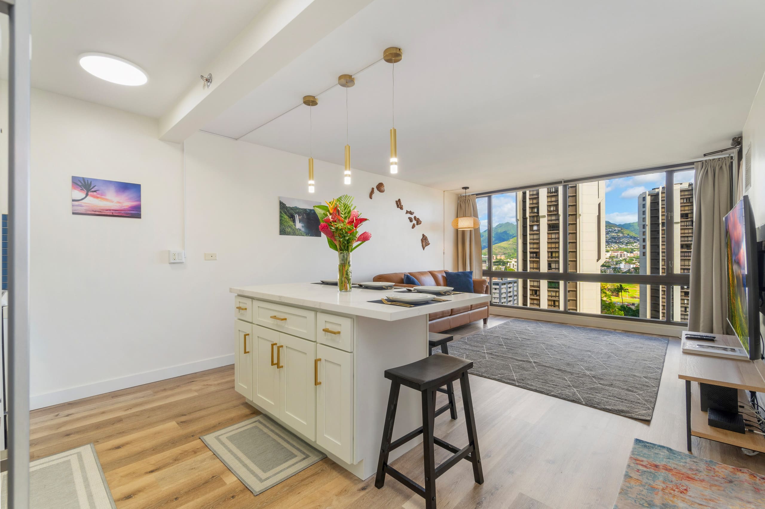 Free Parking • 2 Blocks to Waikiki Beach  - Image 8