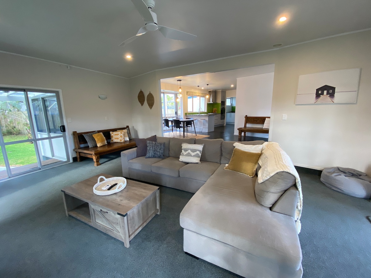 Popular Airbnb listing: Icey Camel Houhora Holiday Home in Te Hiku
