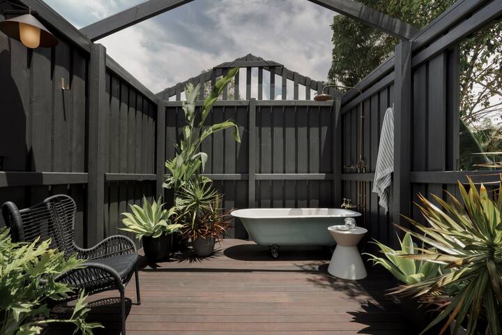 The Acreage luxury farmstay at Sixty6 Acres gallery image 3