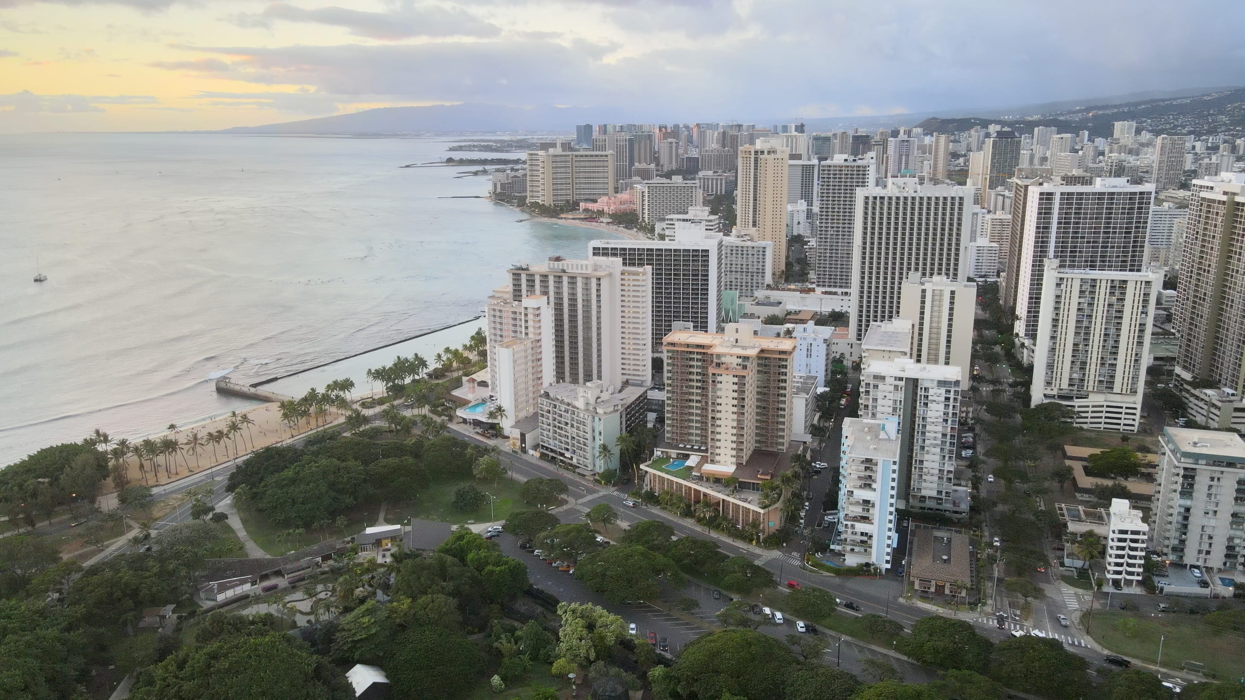 Condo in Honolulu · ★4.86 · 2 bedrooms · 3 beds · 2 baths - Image 25