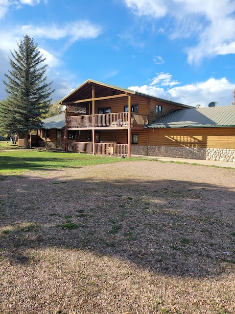 Grandote Lodge - Sleeps up to 16