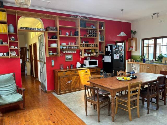 5 min walk to Muizenberg Beach gallery image 4