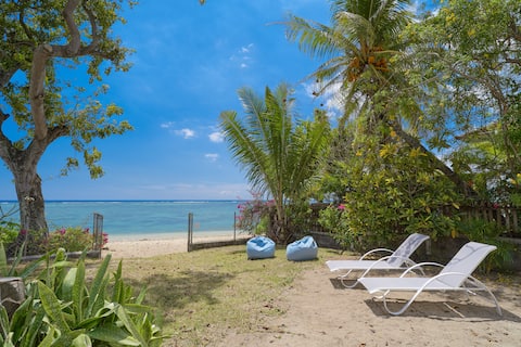 Private luxury seaside villa with en-suite rooms