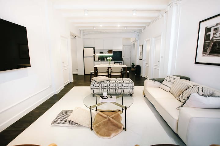 wari A. 3BR Luxe Suite 30 sec. to Phloenchit BTS gallery image 3