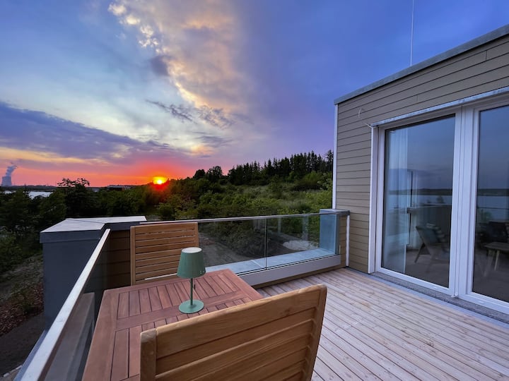 Lake panorama, roof terrace and indoor basket swing