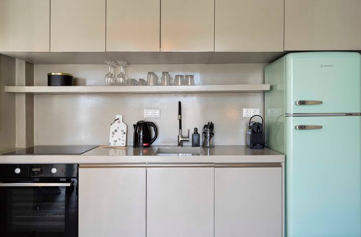 Yalarent Private Rooftop 2BR Central Athens gallery image 5