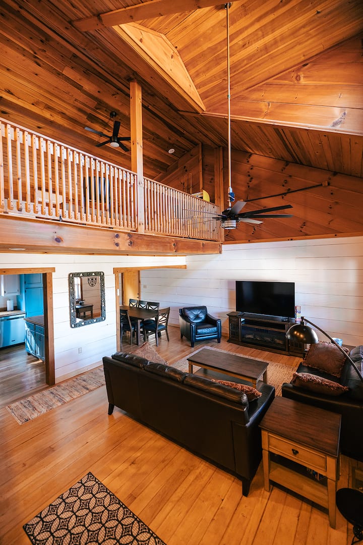 RRG Cabin with Hot Tub & Game Rooms
