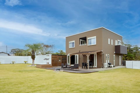 Entire resort villa near the sea for up to 15 people | Convenience store 1-minute walk | Sauna, BBQ,