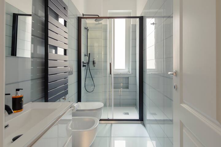 Bright Apartment near Duomo Square – 4 Guests gallery image 5