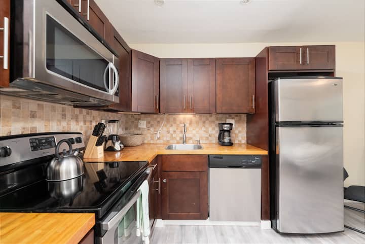Just Off Wilton Drive! Apt 6 - Wilton Manors, FL