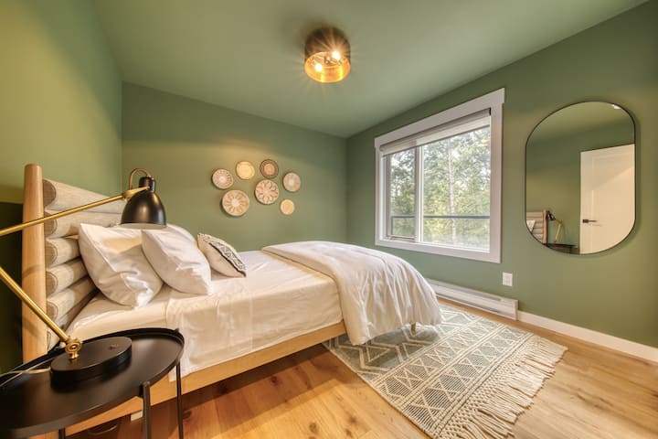 Bedroom 3 (main floor) with Queen bed
