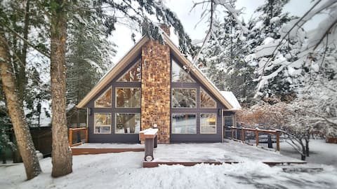 Modern Cabin • Hot Tub • 2 Kings • Beach Access