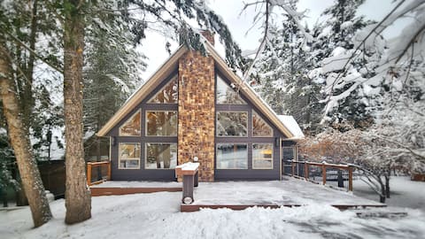 Modern Cabin • Hot Tub • 2 Kings • Beach Access