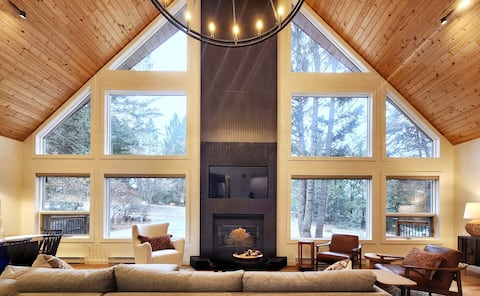 Modern Cabin • Hot Tub • 2 Kings • Beach Access