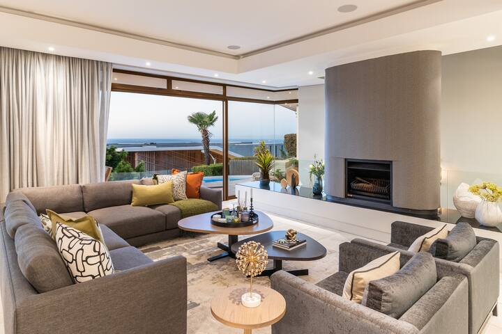 Villa In The Clouds! Fresnaye, Cape Town. gallery image 2