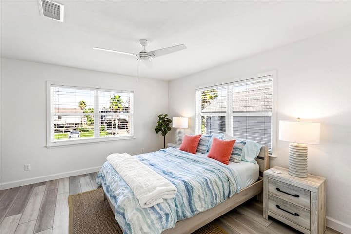 מוארת ומאווררת עם עיצוב קטיפתי, ליהנות מנופי כף היד ולהירגע בסטייל!