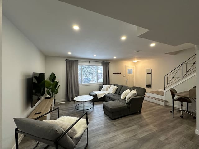 Newly Renovated 4 Bedroom Home + Free Parking