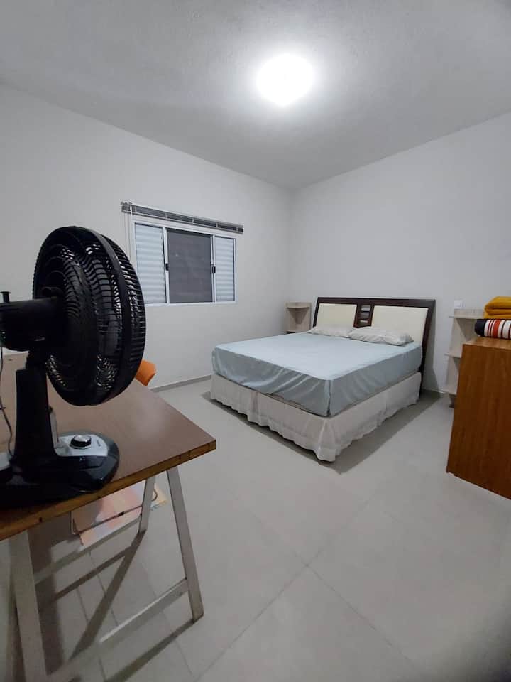 Suite con cama tamaño queen 