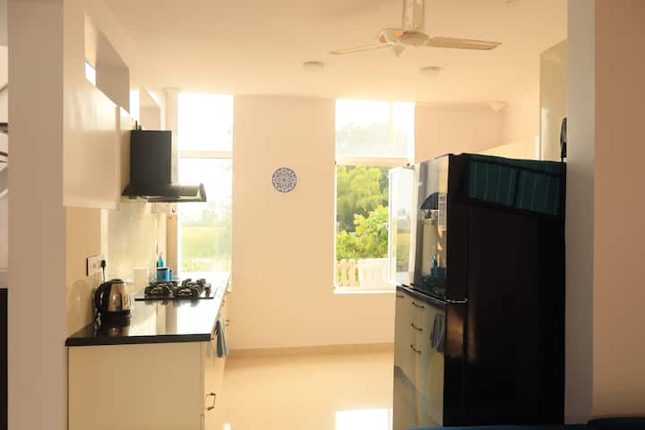 Full kitchen image 1
