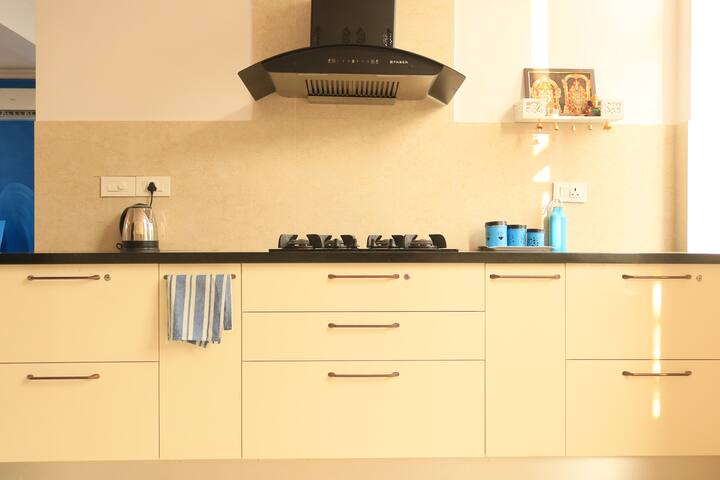 Full kitchen image 2