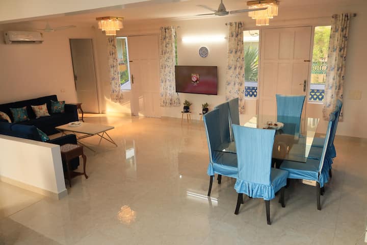 Dining area image 2