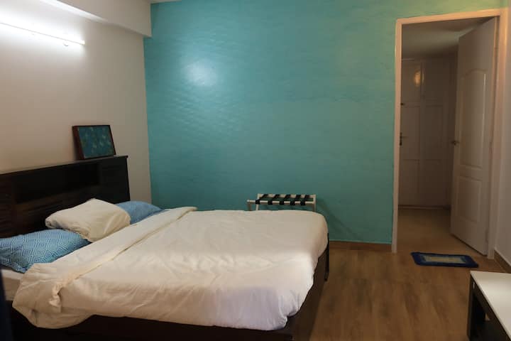 Bedroom 1 image 2