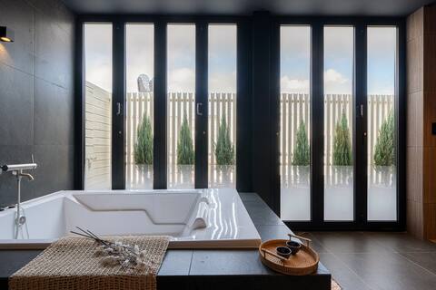 [Cheonan Ryokan] Terrace bath, tatami mats, dining table, 4 people [603]