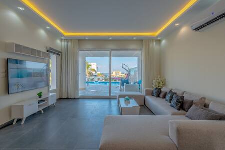 Luxury villa with heated pool and spa