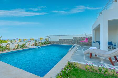 Luxury villa with heated pool and spa