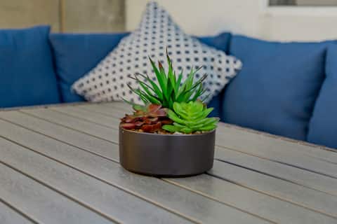 Top Airbnb: Private Guesthouse 12 Min to Universal with Patio in Glendale