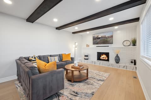 Modern Metro Detroit Gem: Game/Pool & Theatre Room