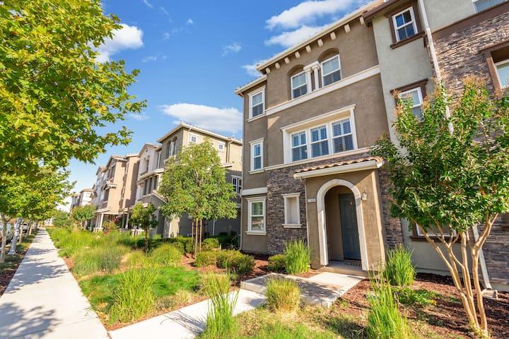 Offering a Holiday Special Cozy Home Near San Jose