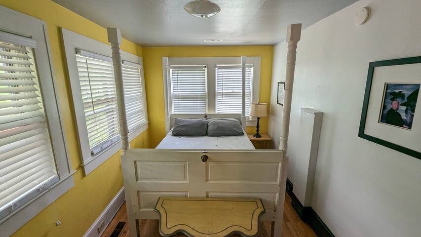 Whole hostel rental in West Asheville gallery image 3