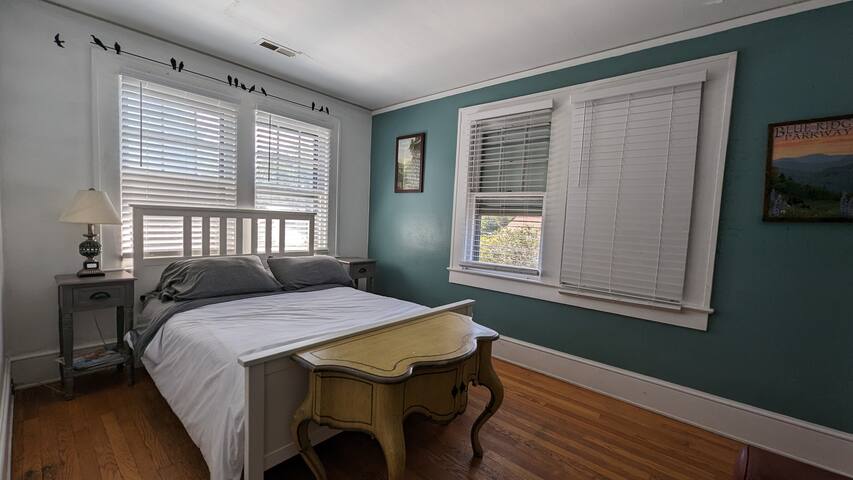 Whole hostel rental in West Asheville gallery image 2