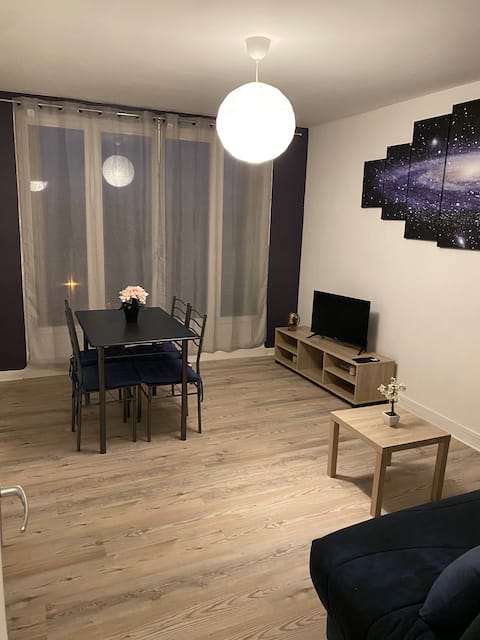 2 rooms - 4 people - Downtown.