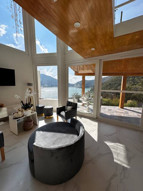 House with spectacular view in Valle de Bravo