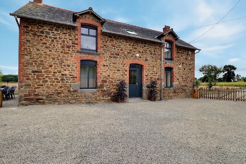 The house at the gates of the locks