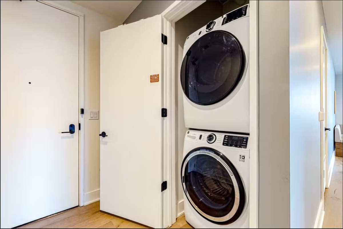 Austin Downtown Condo - 1BR Lakeview 23rd-floor