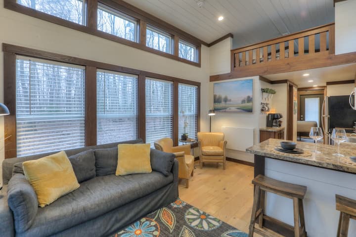 Get Cozy At The Tiny Timber! Gated Community - Monteagle, TN