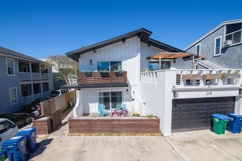 Neptunes Rest: Steps to the beach!